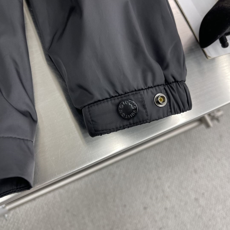 l0vis Vvtt0n outwear